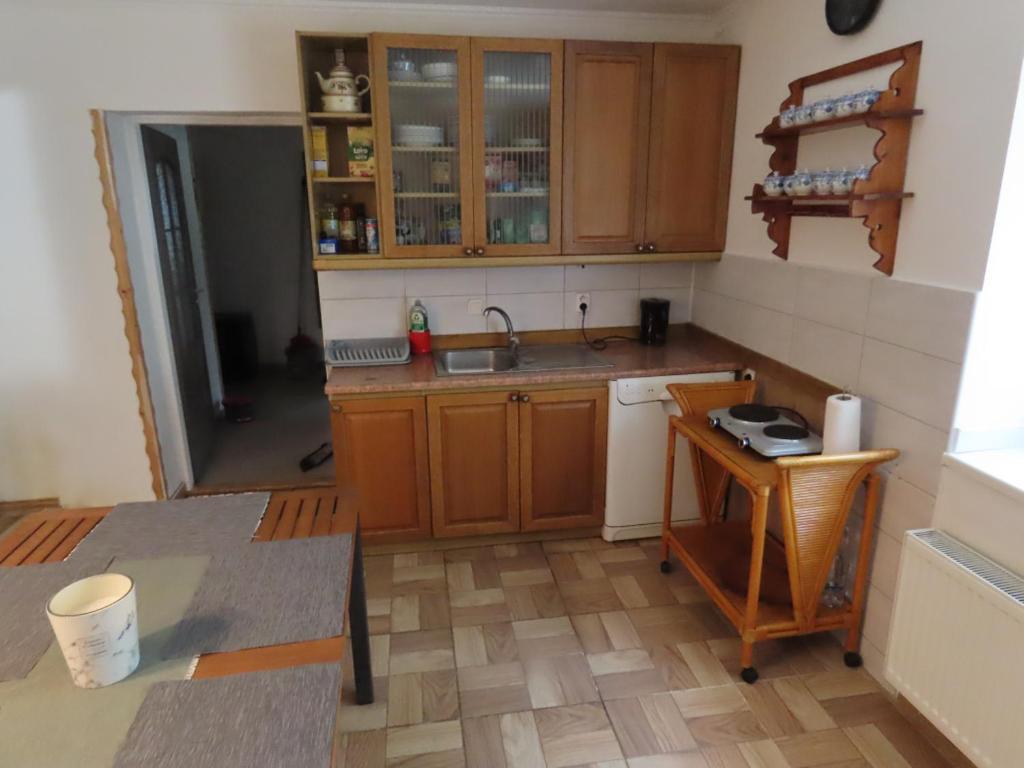 Kuchyň nebo kuchyňský kout v ubytování Chalupa Jája a Pája Tomíkovice