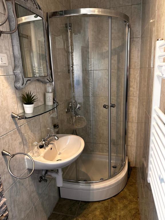 XIV Century Rooms - 10