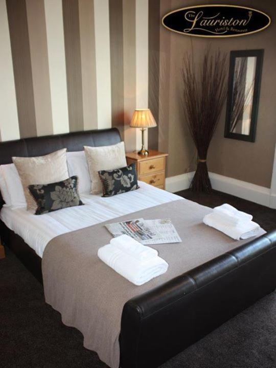 Postel nebo postele na pokoji v ubytování Lauriston Hotel