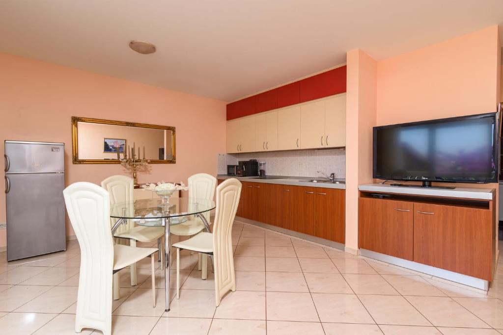 Kuchyňa alebo kuchynka v ubytovaní Apartments Jozic