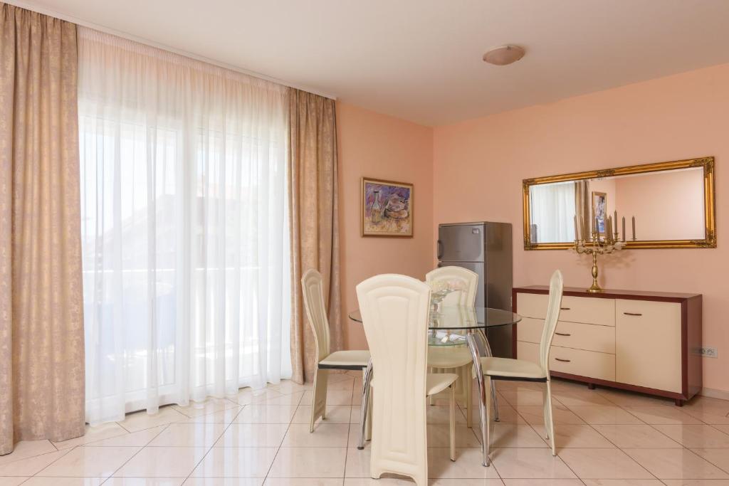 Posedenie v ubytovaní Apartments Jozic