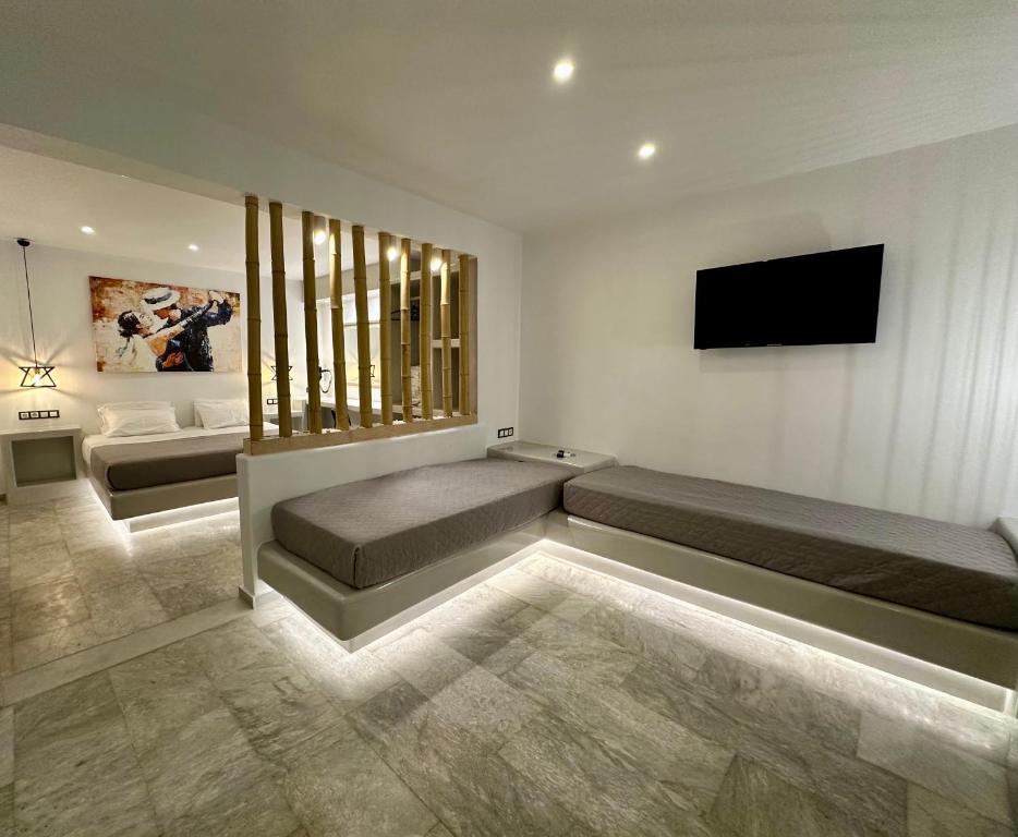 Telewizja i/lub zestaw kina domowego w obiekcie Aphrodite Hotel & Apartments