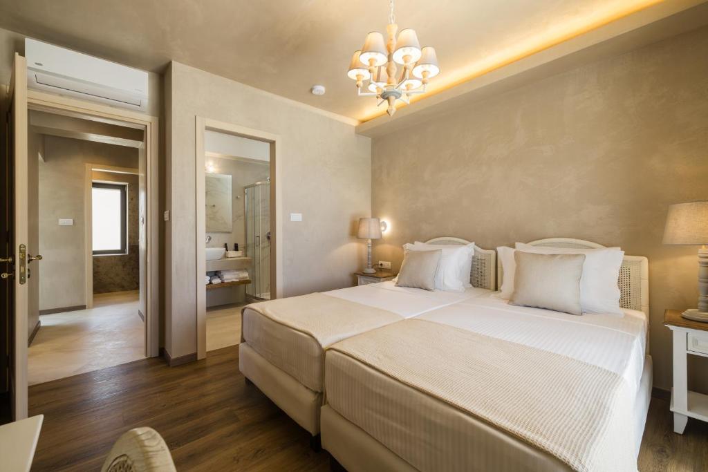 Postel nebo postele na pokoji v ubytování Zeus Luxury Villas - Villa Poseidon
