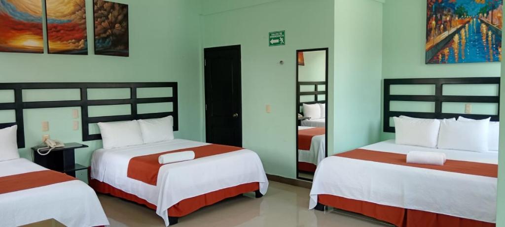 Postel nebo postele na pokoji v ubytování Hotel Castillo Del Rey