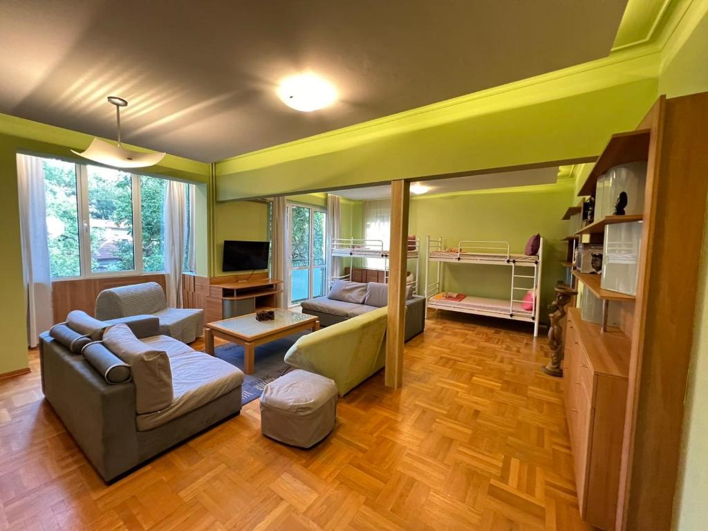 Mumbai Huge Central 2Bdr 10 min from Vitosha BLVD