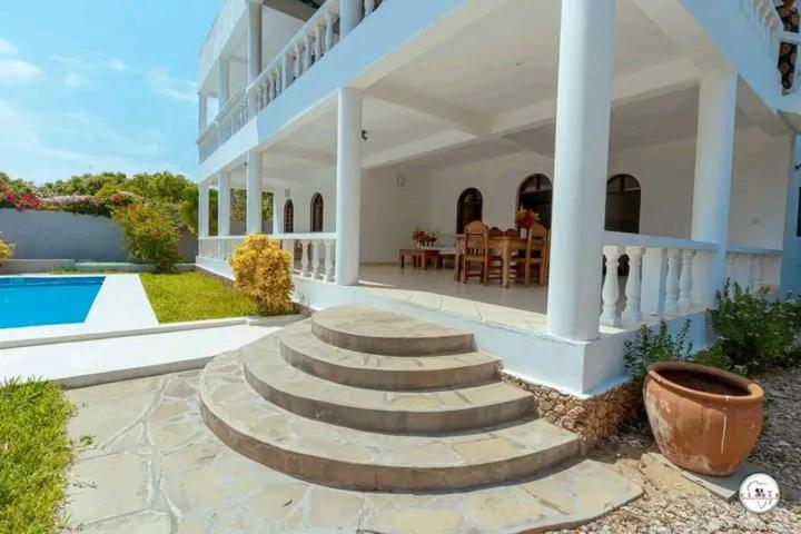 Bazén v ubytování Mlima cottage nebo v jeho okolí