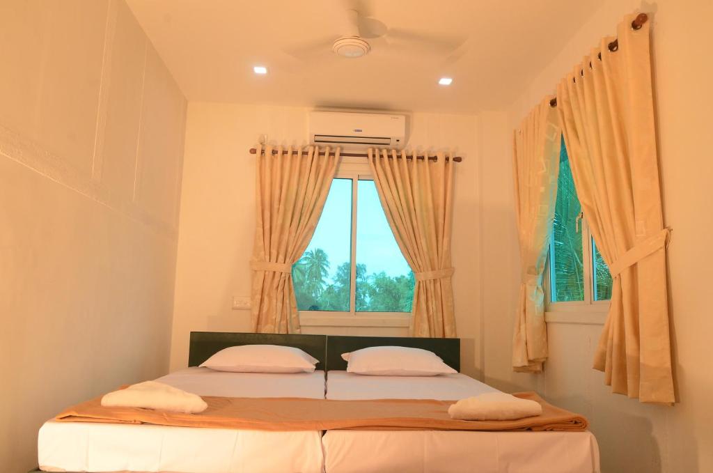 A bed or beds in a room at CL Dreams Homestay