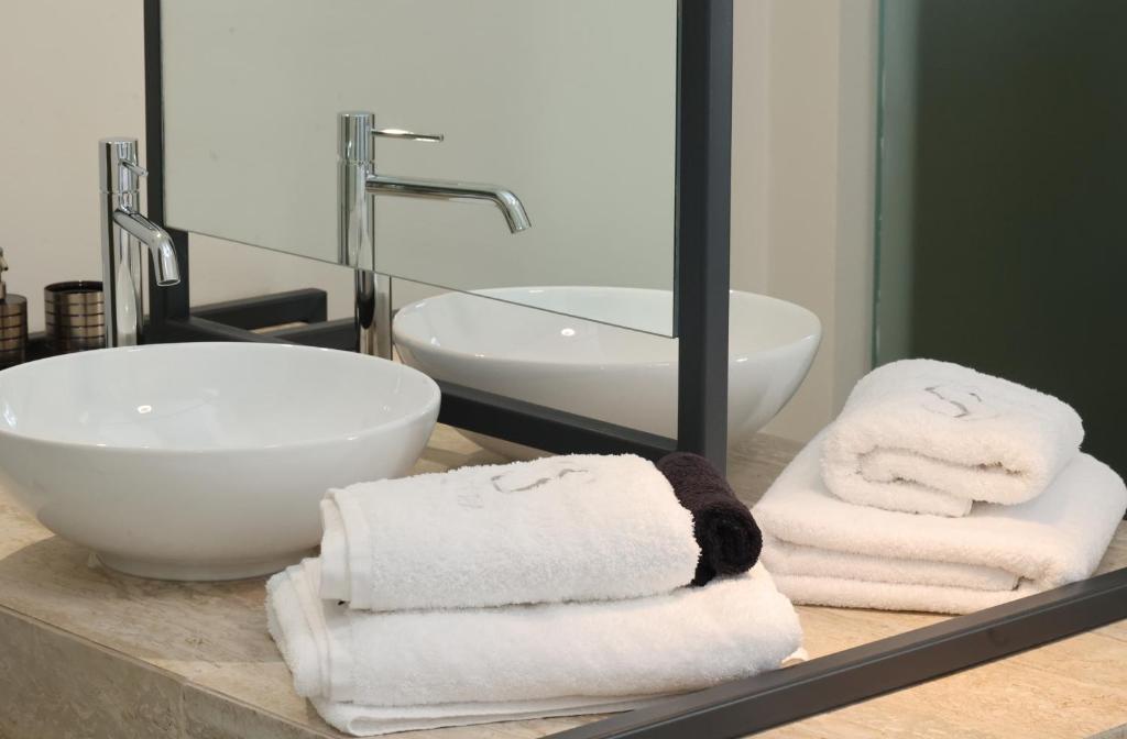 Ванная комната в Caldera Suites "Ελιά"