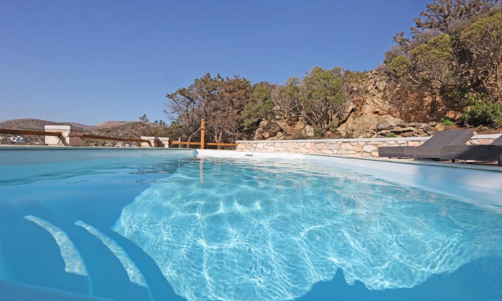 Бассейн в Caldera Suites "Ελιά" или поблизости