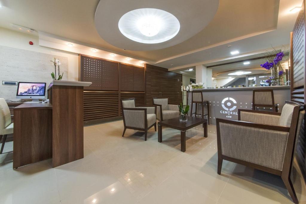 TV a/nebo společenská místnost v ubytování Garni Hotel Central Lux
