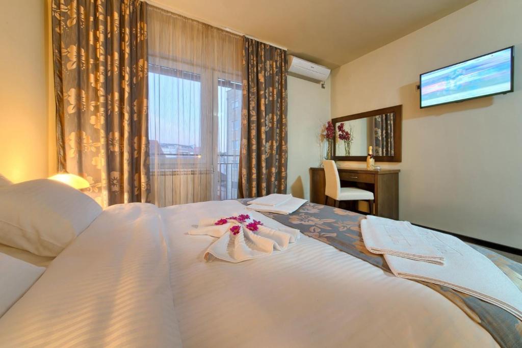Postel nebo postele na pokoji v ubytování Garni Hotel Central Lux