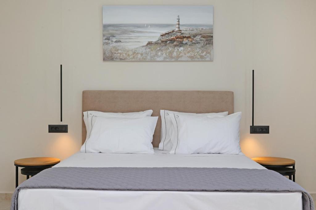 Postel nebo postele na pokoji v ubytování Caldera Suites "Φάρος"