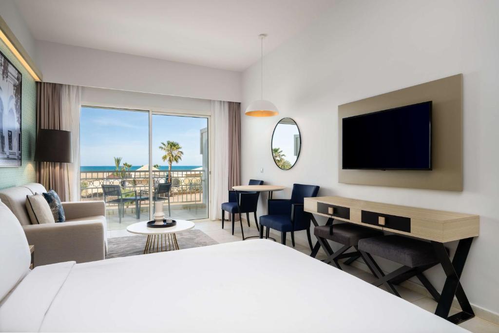TV a/nebo společenská místnost v ubytování Radisson Blu Resort Saidia Beach