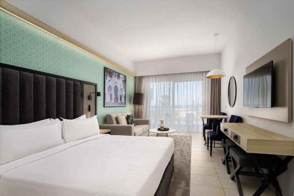 Postel nebo postele na pokoji v ubytování Radisson Blu Resort Saidia Beach