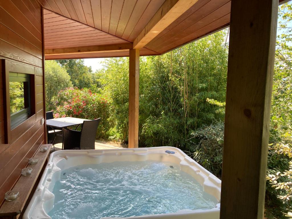 Cabanes Trésors de Campagne,spas privatifs - Chalet