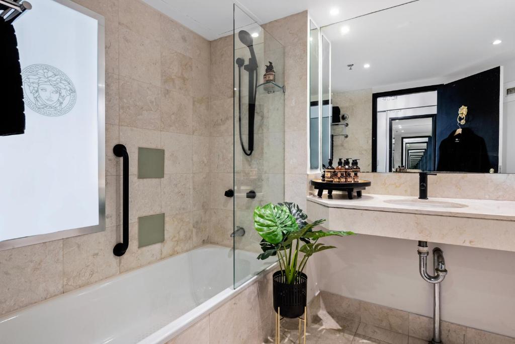 Designer Suites - Versace On View - Resim 3