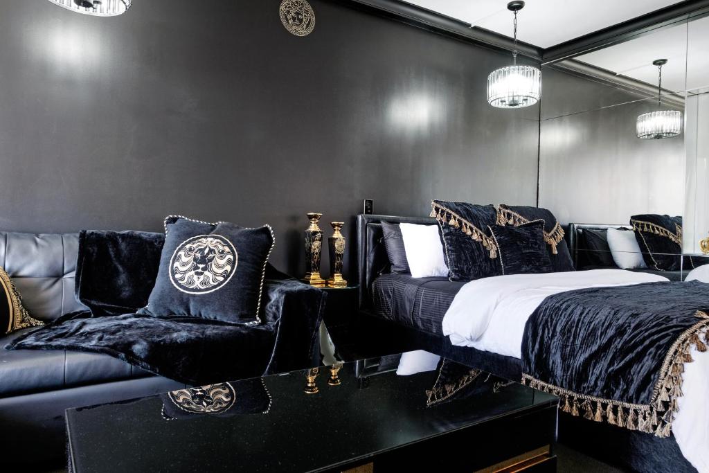 Designer Suites - Versace On View - Resim 1