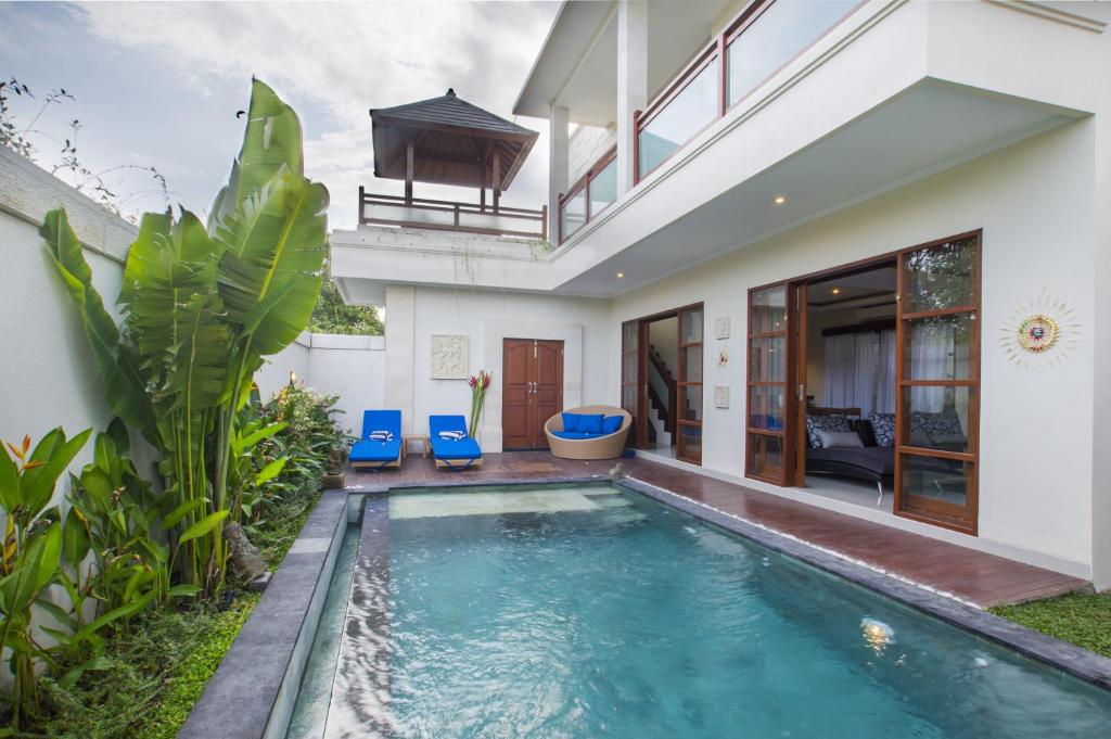 a swimming pool in the backyard of a villa at Villa Aurikari in Legian