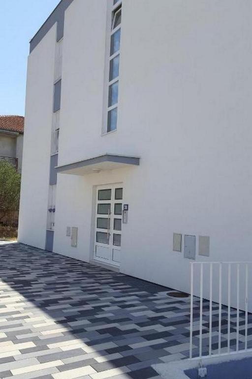 Apartments with parking space Zadar - 23051