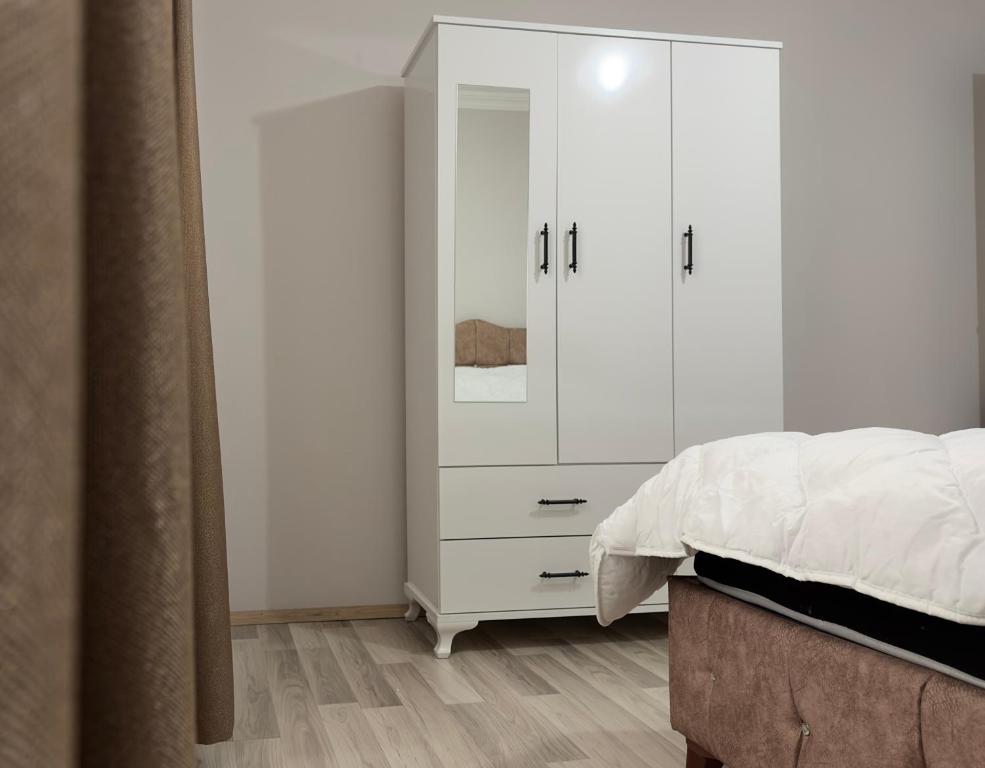 Postel nebo postele na pokoji v ubytování Doğala iç içe