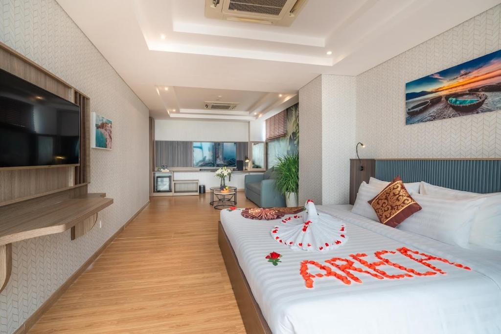 Suite Oceanfront View with Living Room