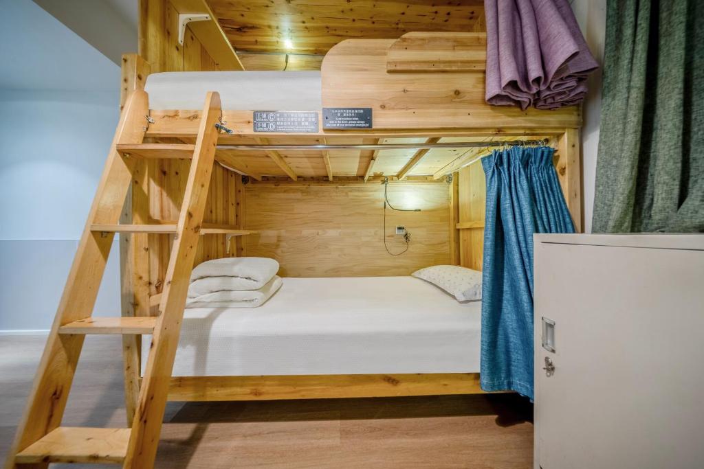 Sonderia Hostel & Bar - Lazybones Hostel - Quadruple Room With Bathroom