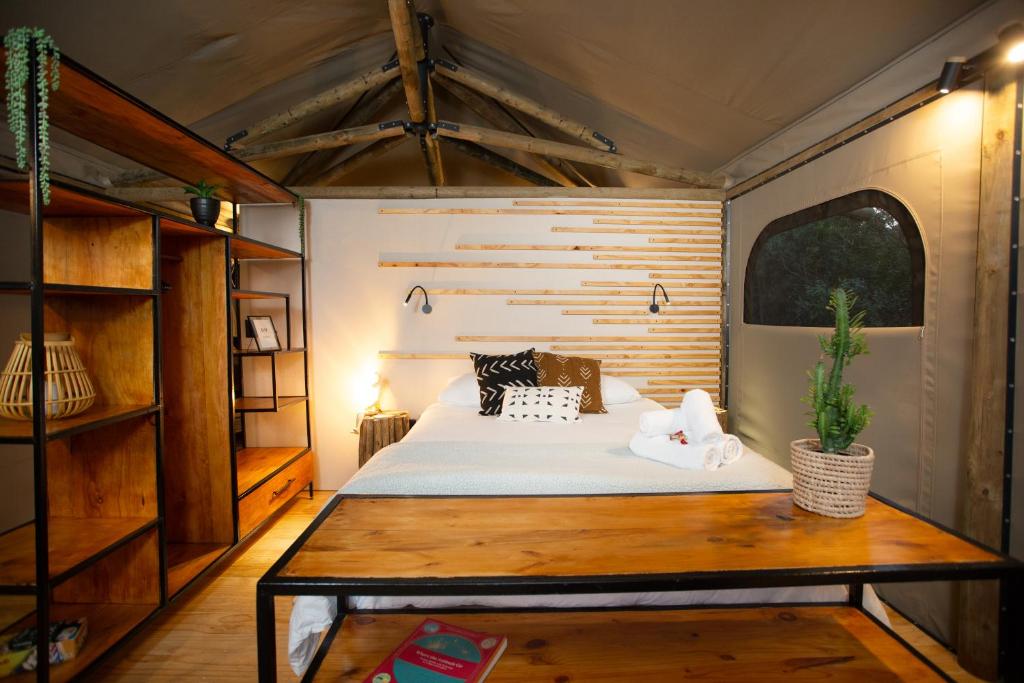 Postel nebo postele na pokoji v ubytování Bo-den-See Luxury Tent