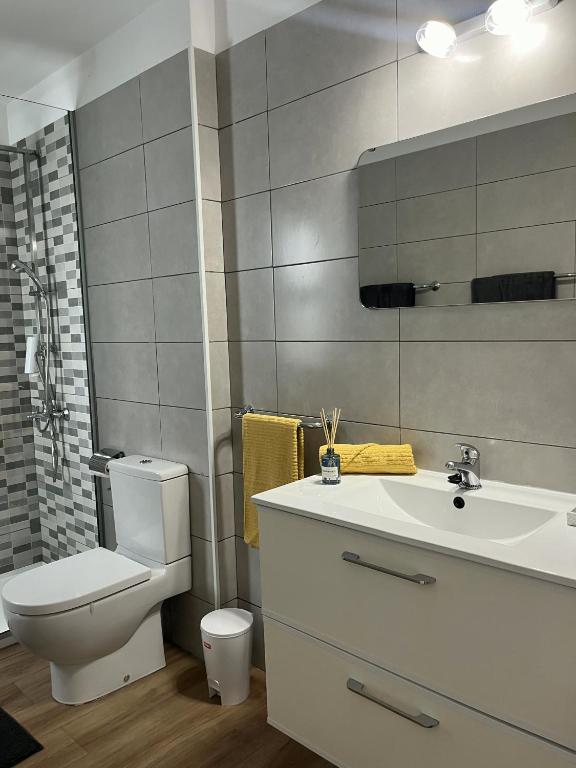 Koupelna v ubytování Casa4You 110 - With heated pool, city and partial sea views