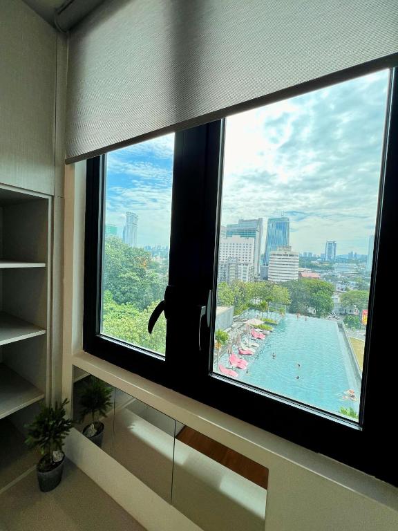 Bazén v ubytování Opus Residence KL by EUcation Home nebo v jeho okolí