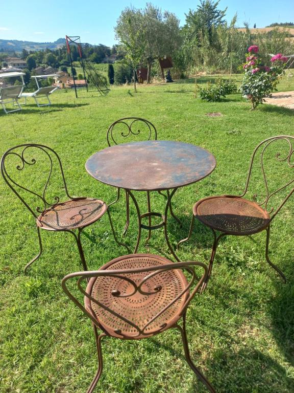 A garden outside BeB montefratta
