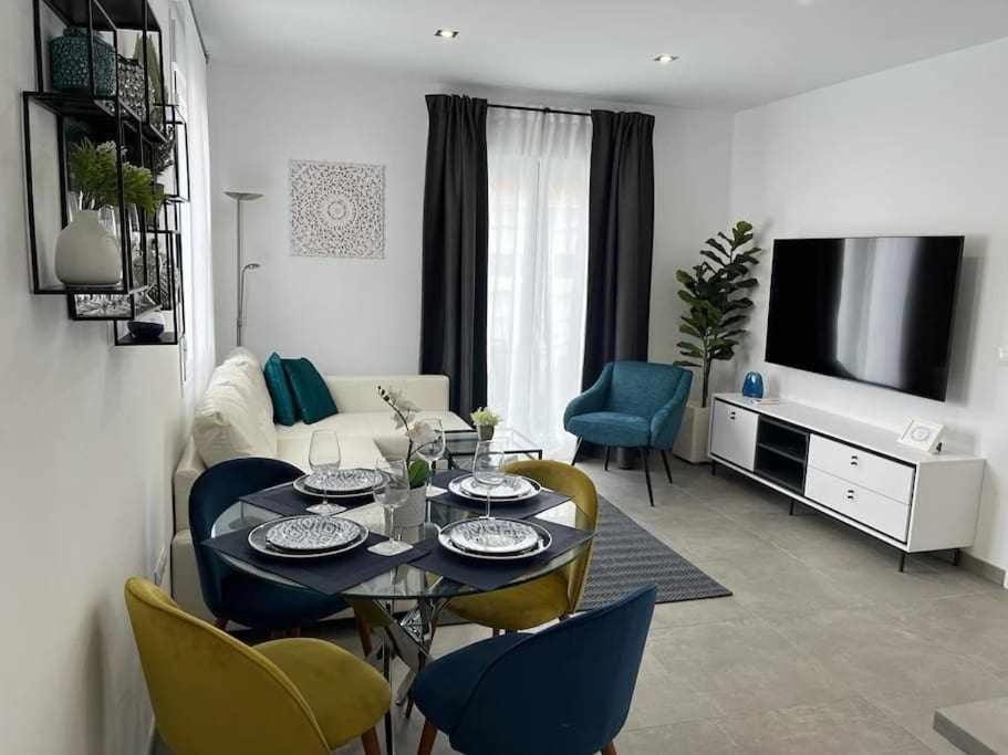 Et tv og/eller underholdning på XIX C Apartamentos Morales & Arnal