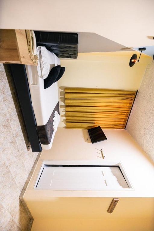 Postel nebo postele na pokoji v ubytování HOTEL CALLE REAL SUITE