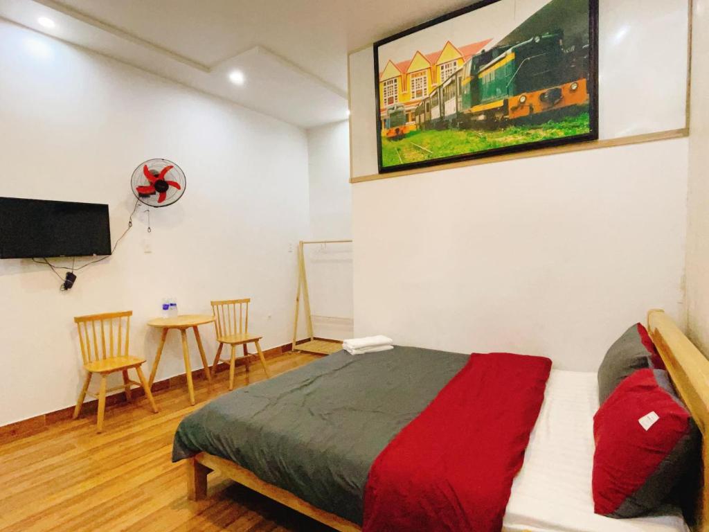 a bedroom with a bed and a flat screen tv at 1989 Homestay Đà Lạt in Da Thanh