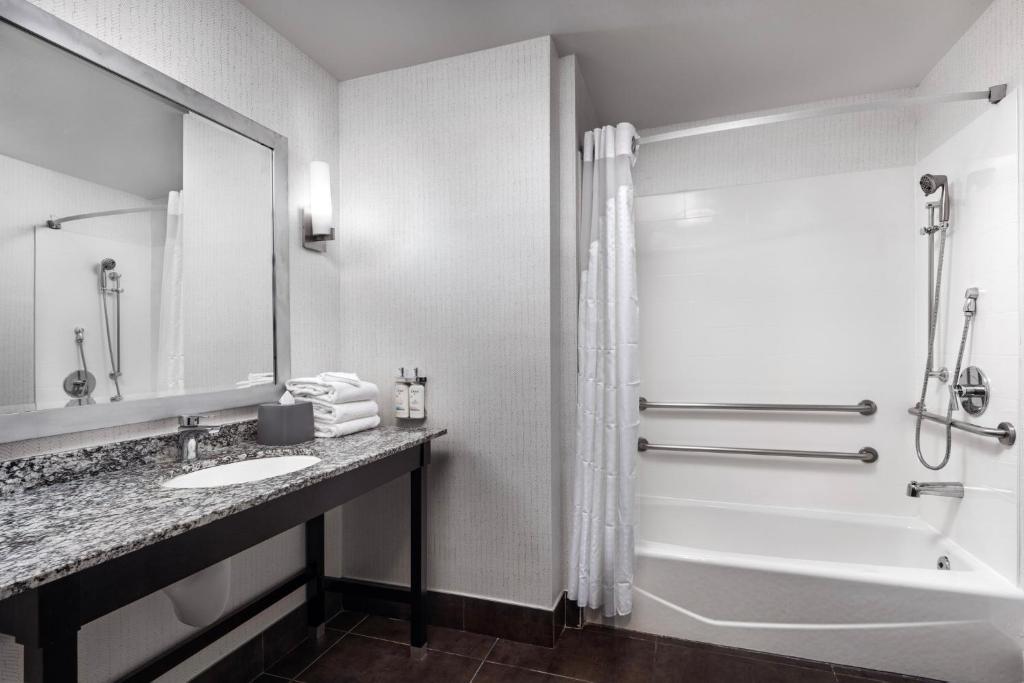 Holiday Inn Carlsbad/San Diego, an IHG Hotel - 