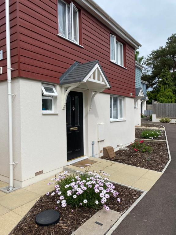 Home by the sea, Lyme Regis (updated prices 2024)