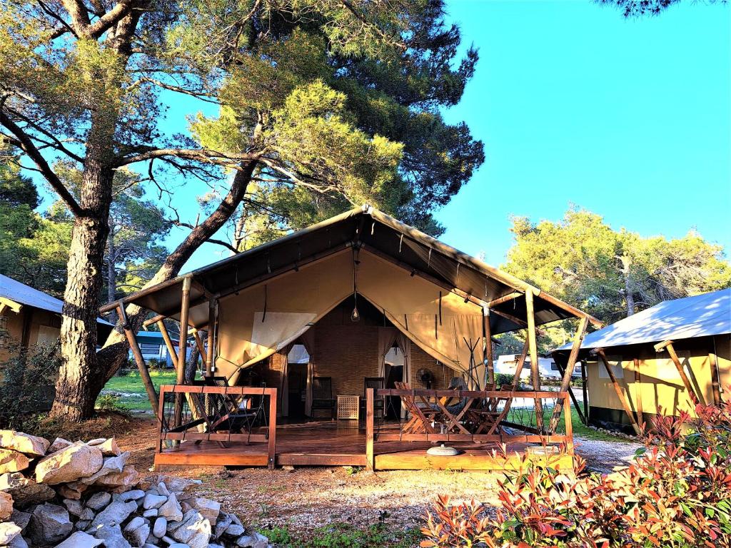 Zahrada ubytování Losinj Glamping - Camp Čikat - Wild