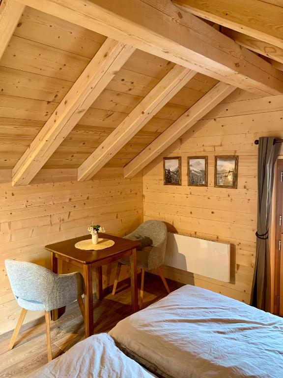 Postel nebo postele na pokoji v ubytování Mazot - einzigartig I view I ruhig I ski I wandern