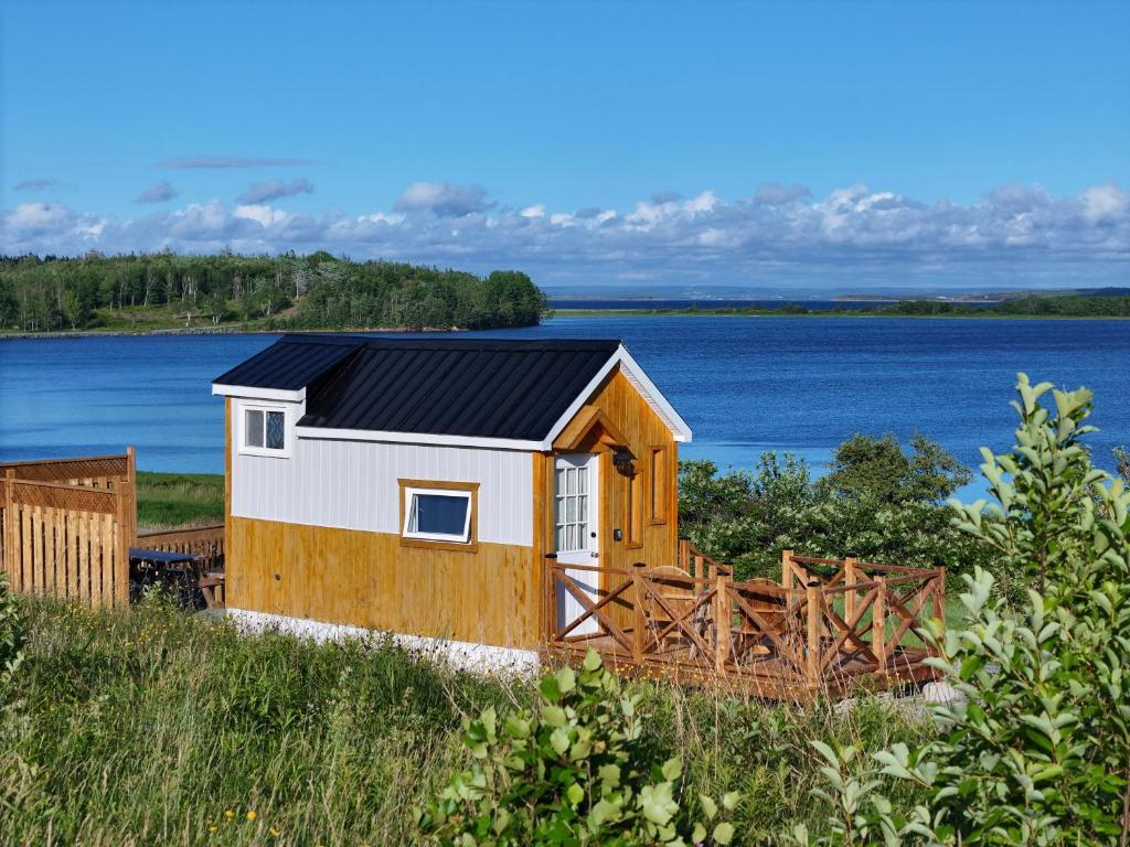 Waterfront Tiny House near Pomquet Beach, Antigonish (updated prices 2024)