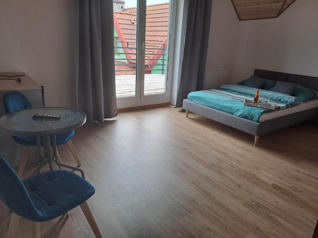 Postel nebo postele na pokoji v ubytování Pokoje Gościnne Fuksja