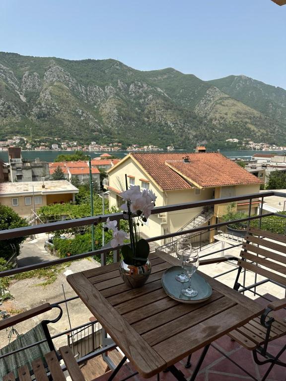 Nespecifikovaný výhled na hory nebo výhled na hory při pohledu z hotelu