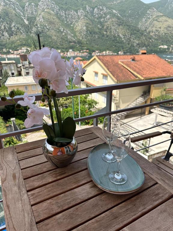 Nespecifikovaný výhled na hory nebo výhled na hory při pohledu z hotelu