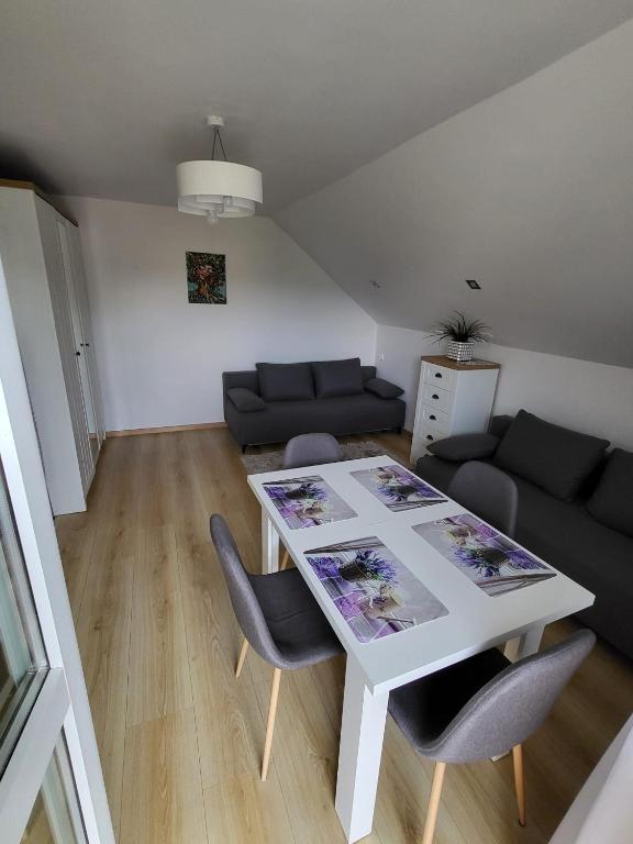 Posedenie v ubytovaní Domek pod Hyrką Bieszczady-Lesko