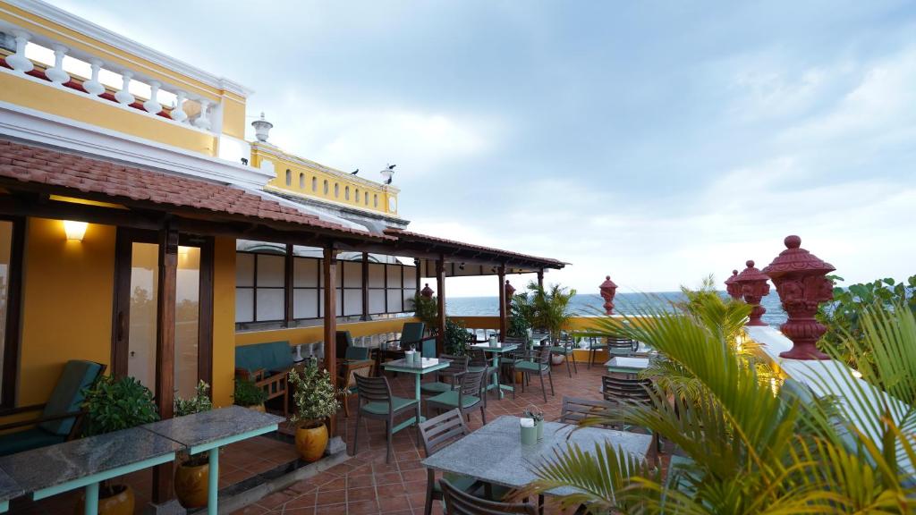 Restaurace v ubytování La Plage Seaview Suites
