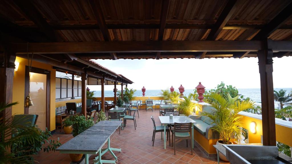 Restaurace v ubytování La Plage Seaview Suites