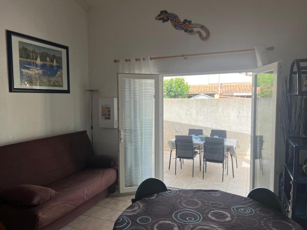 Posedenie v ubytovaní LAVANDINES I Joli T3 villa mitoyenne piscine proche plage Rochelongue Cap d'Agde