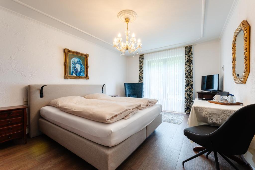 Postel nebo postele na pokoji v ubytování Hotel Steineweiher
