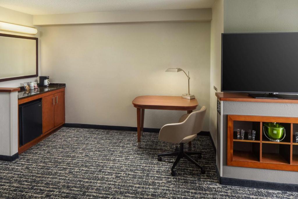 Hyatt Place Uncasville - Casino Area - King Room Met Bankbed