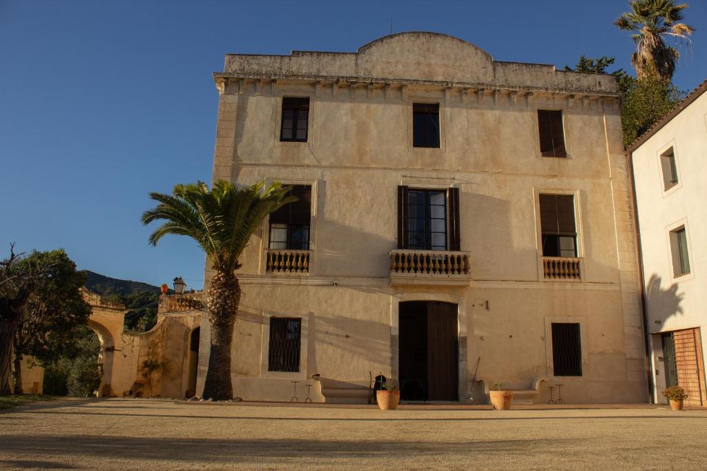 Το κτήριο όπου στεγάζεται  the country house