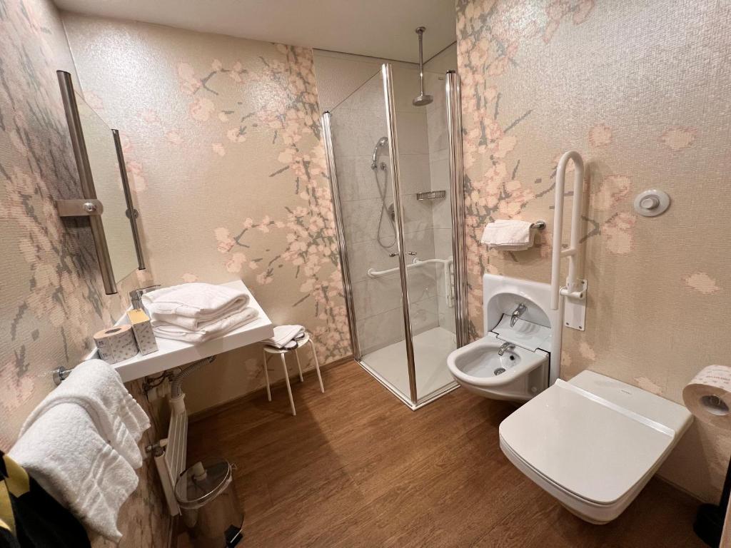 Koupelna v ubytování Ark Hotel