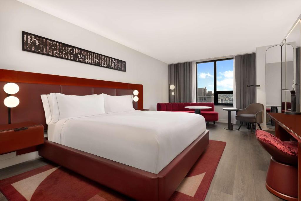 Revery Toronto Downtown, Curio Collection by Hilton - Resim 22